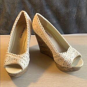 American Rag - Crochet Wedges Cream Color​